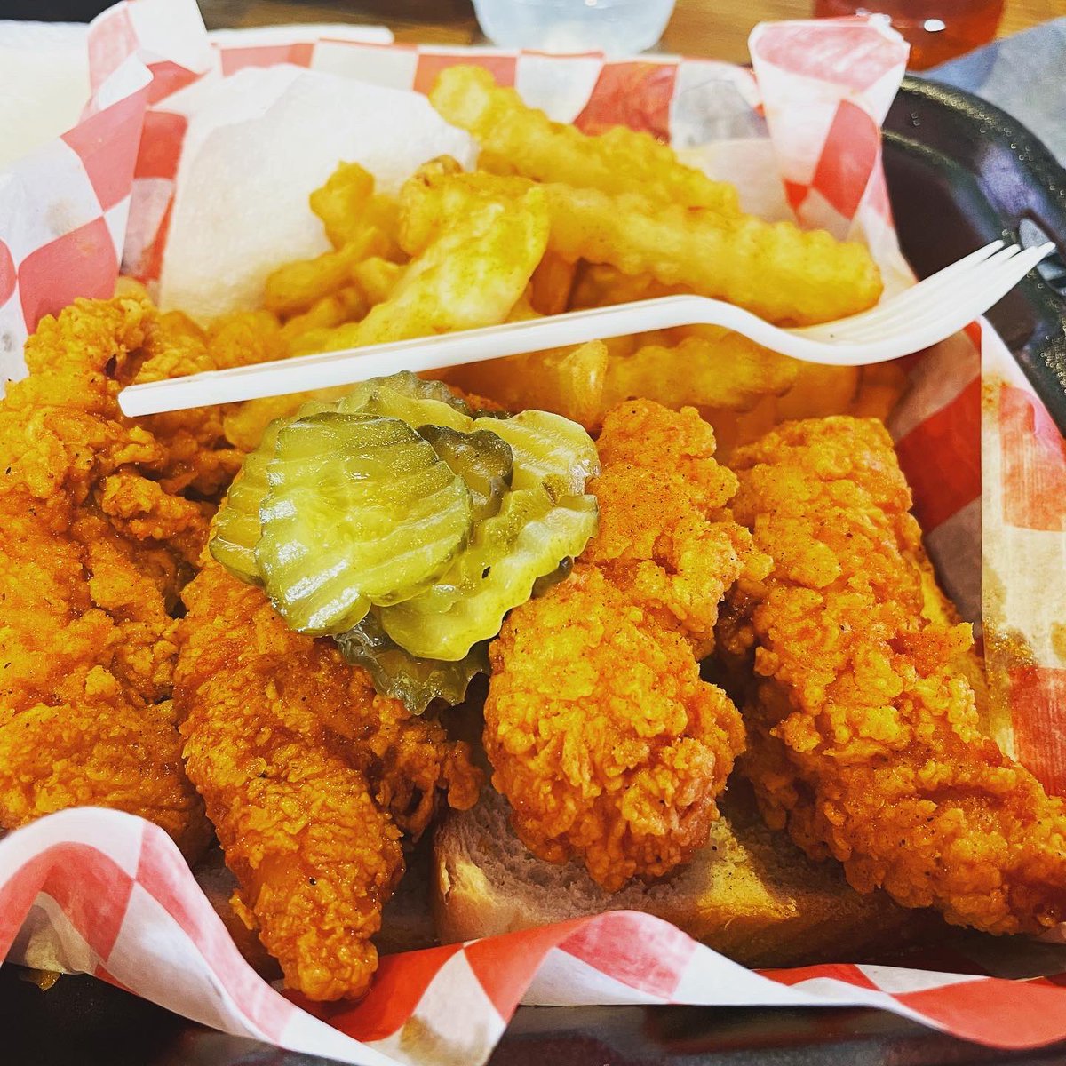 eatingorlando's tweet photo. Finally, after all these years, getting my hot chicken on in Nashville! @princeshotchicken_nashville https://t.co/zlFMIC7WpW