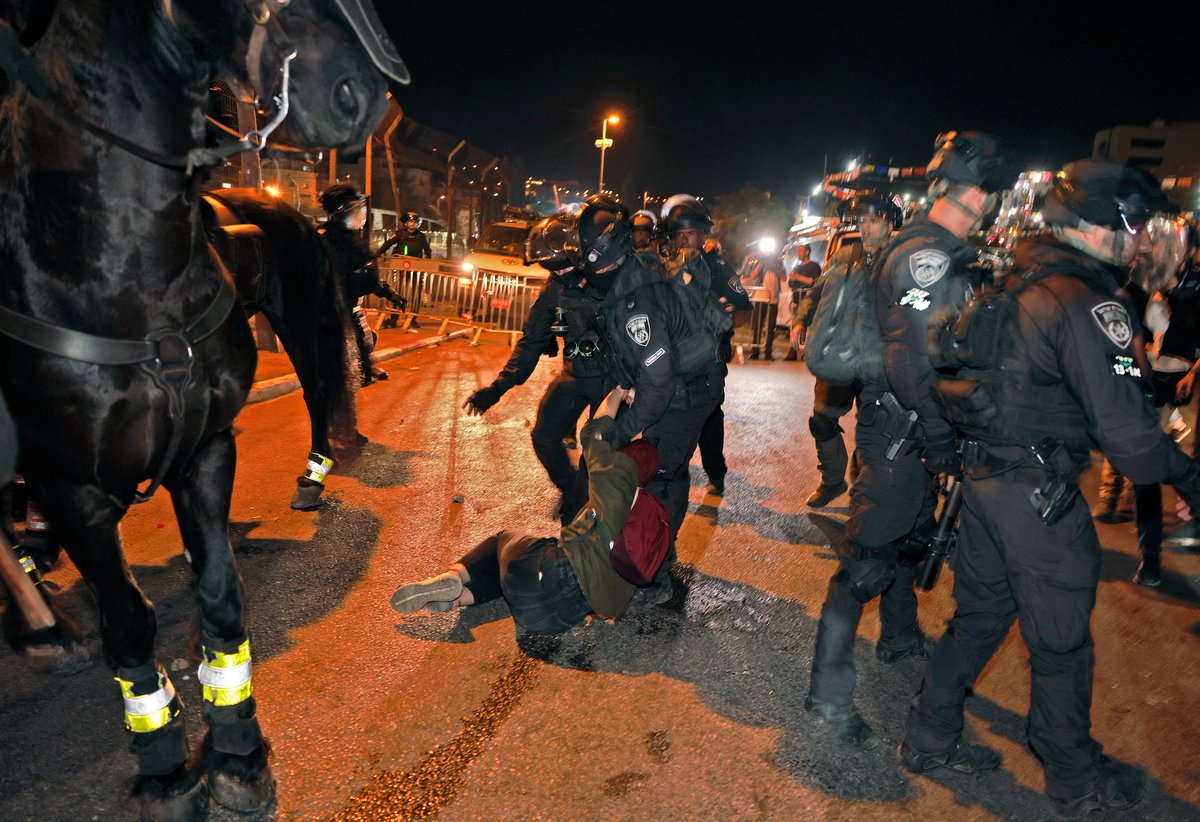 AJEnglish's tweet photo. - Israeli police violently disperse Palestinian protesters in East Jerusalem leaving at least 64 Palestinians injured
- Palestinian worshippers confronted by Israeli forces as tens of thousands mark Laylat al-Qadr at Al-Aqsa mosque
Latest updates: https://t.co/j5SehsC5WG https://t.co/IhnVoDQCrT