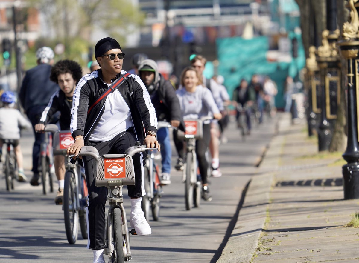 In London  @SadiqKhan has decisively won his second term.Sadiq’s confidence & ambition around active travel has grown throughout his first term. ULEZ expansion, healthy streets & protected bike lanes now cornerstones of  @LondonLabour’s committement to the city. /2