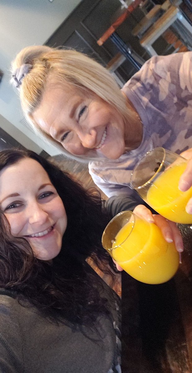 ike_amber's tweet photo. Had a much needed mama &amp; daughter day full of good food, good drinks and lots of laughs at @moellerbrewbarn! Going to hate myself tomorrow morning when I've gotta hit the gym hard 😆 #HappyMothersDay https://t.co/26LJUayK2T