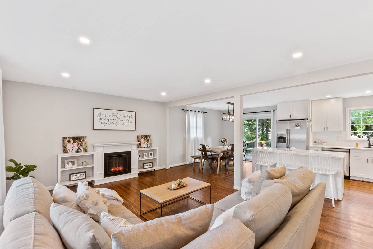 Open-concept floor plan! 😍 Coming soon to Vienna, VA! 
.
.
.
.
.
.
.
.
.
#justlisted #Northernvirginiarealestate #viennarealestate #novarealtors #interiorphotoshoot #openconcept #justlisted #staircasephoto #realestate #photography