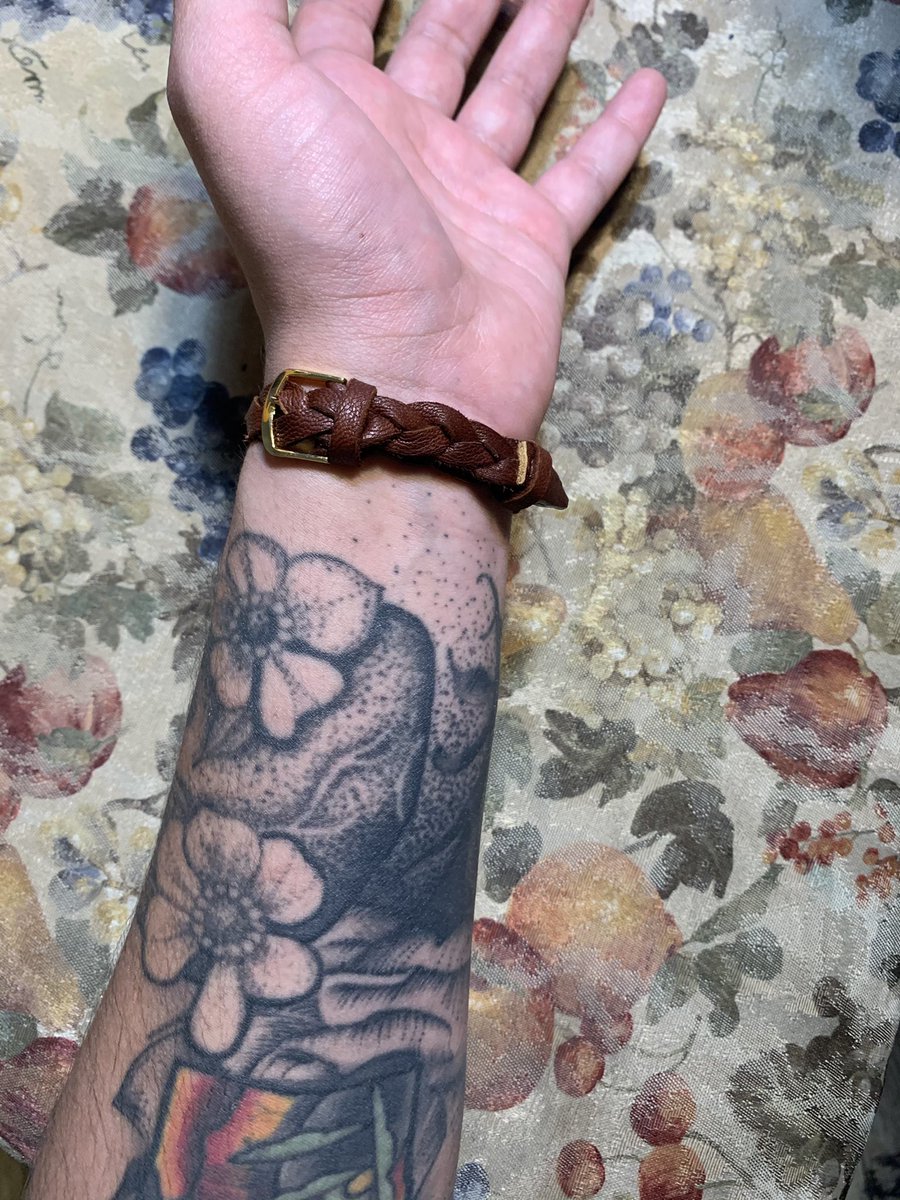 AyeeVeeDubb's tweet photo. 3 strand mystery braid freestyle type beat #handmade #leather #buckskin #fullgrain #olboy #watch https://t.co/ub7fuqlrAG