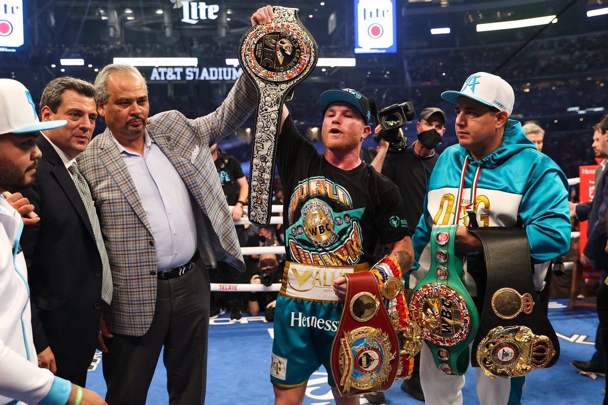 MatchroomBoxing's tweet photo. Count ‘em 🔥 

👑 WBC
👑 WBA
👑 WBO
👑 Ring Magazine

Super-Middleweight World Champ 

#CaneloSaunders #RoadToUndisputed https://t.co/z1ePDGBmZL