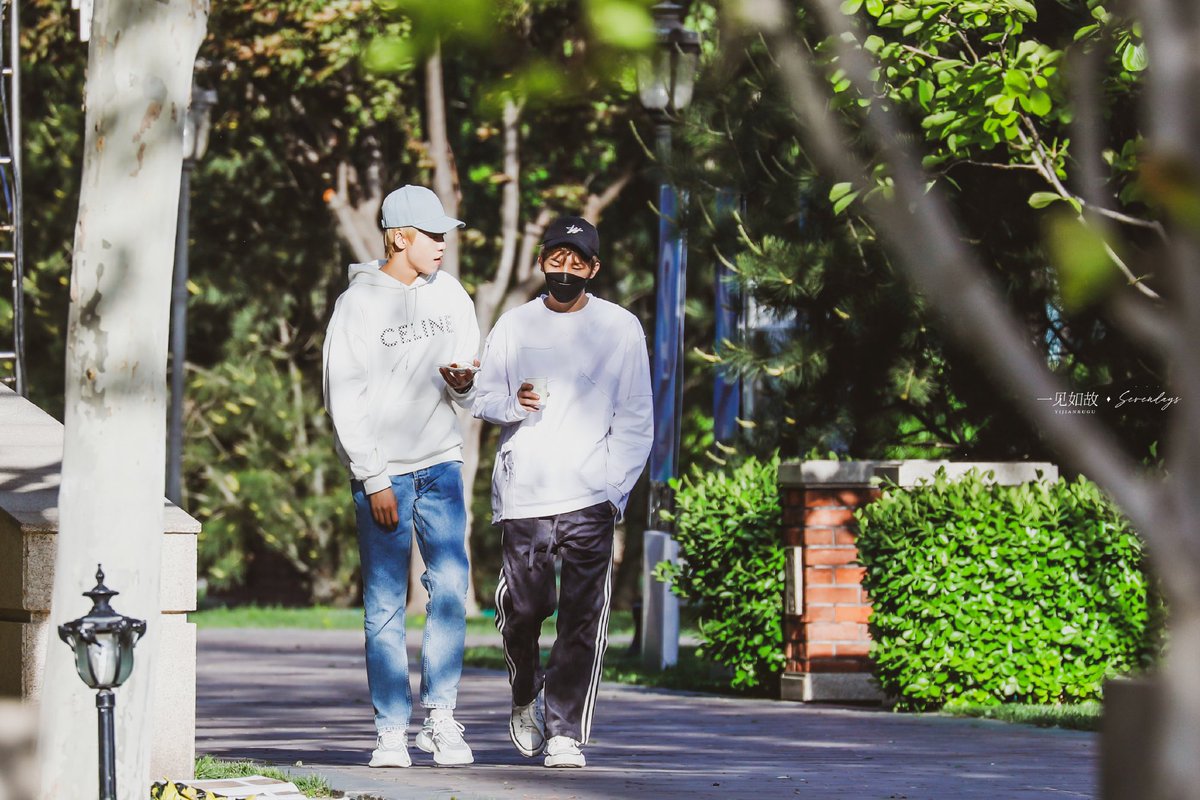 JiYuranus's tweet image. I have been inactive these past few days, I'm taking a break from everything🙌 Also, my cat is injured so  I need time to take care of her🥺 
I just hope these two Hotpot buddies can actually hang out for a hotpot now, not sneakily anymore🤧💓