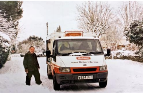 EastleachGL7's tweet photo. #Eastleach - CHEQS CHARACTERS - PHIL NORTHAM, MILKMAN - Delivering milk – and much more – for delivery company Milk &amp; More, is the six-day-a-week job for Phillip Northam, who... - https://t.co/uTNgDyQ8m8
#Cotswolds #Gloucestershire https://t.co/BoCEVwP84g