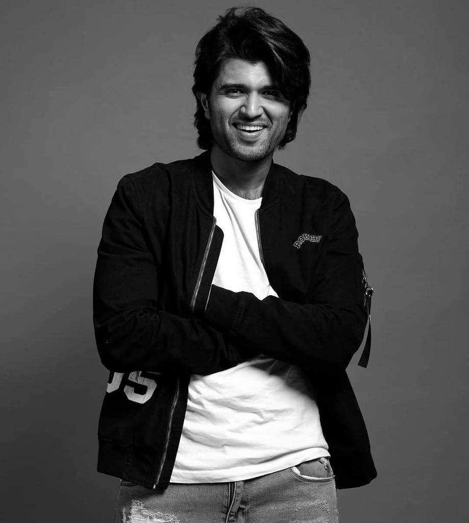 AmbikeTanvi's tweet photo. Happy birthday #ROWDYKING
Lots of love @TheDeverakonda 
 May u be the biggest story teller ever 😚😚😚😚 
9 may blessed coz legend was born on this day ☺☺☺ 
Love tanvi 😘 https://t.co/F8gpB1UcBy
