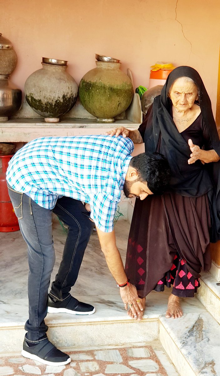 JivrajAal's tweet photo. ઈશ્વર દરેક જગ્યાએ પહોંચી સકતા નથી,
એટલે જ તેણે માતાનું સર્જન કર્યું છે. #HappyModhersday #moghiba #માં #jivrajaal #vihotargroup
🌷 વિશ્વ માતૃ દિવસની શુભેચ્છાઓ 🌷 https://t.co/GMp4Rxq2m9