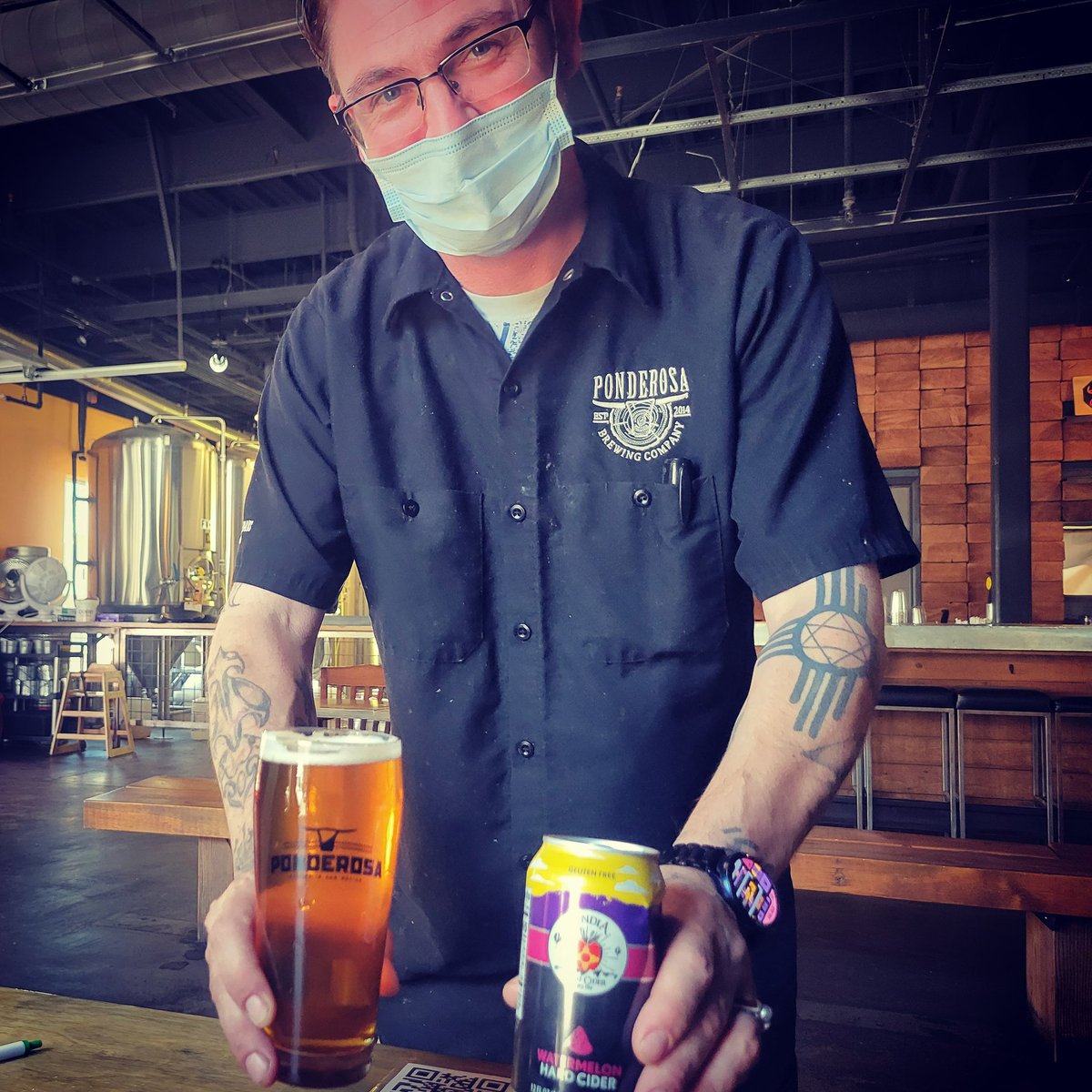 This month's featured team member is this guy right here👇 Ryan has been with us as our Kitchen Manger since 2018. He's the mastermind behind the delicious pub grub we all know and love. This family man can whip you up a mean Green Chile Beer Cheese Burger 🍔 Cheers to Ryan!