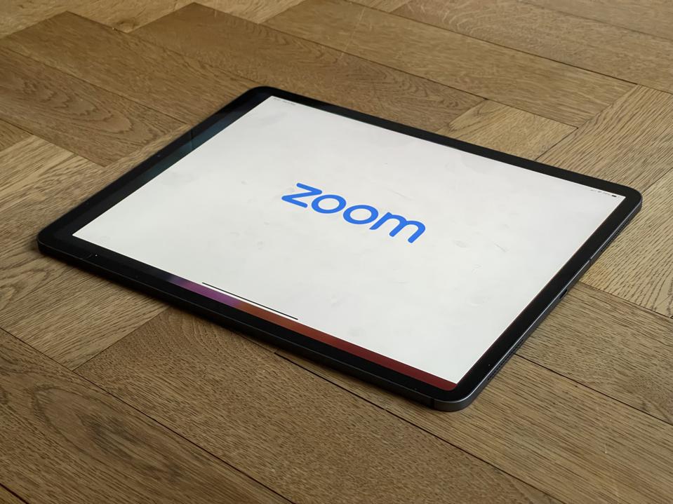 Forbes's tweet photo. Zoom on iPad beats Google Meet &amp; Teams with 1 brilliant feature https://t.co/VtFnelC9NO https://t.co/sgPb3Ue5Iz