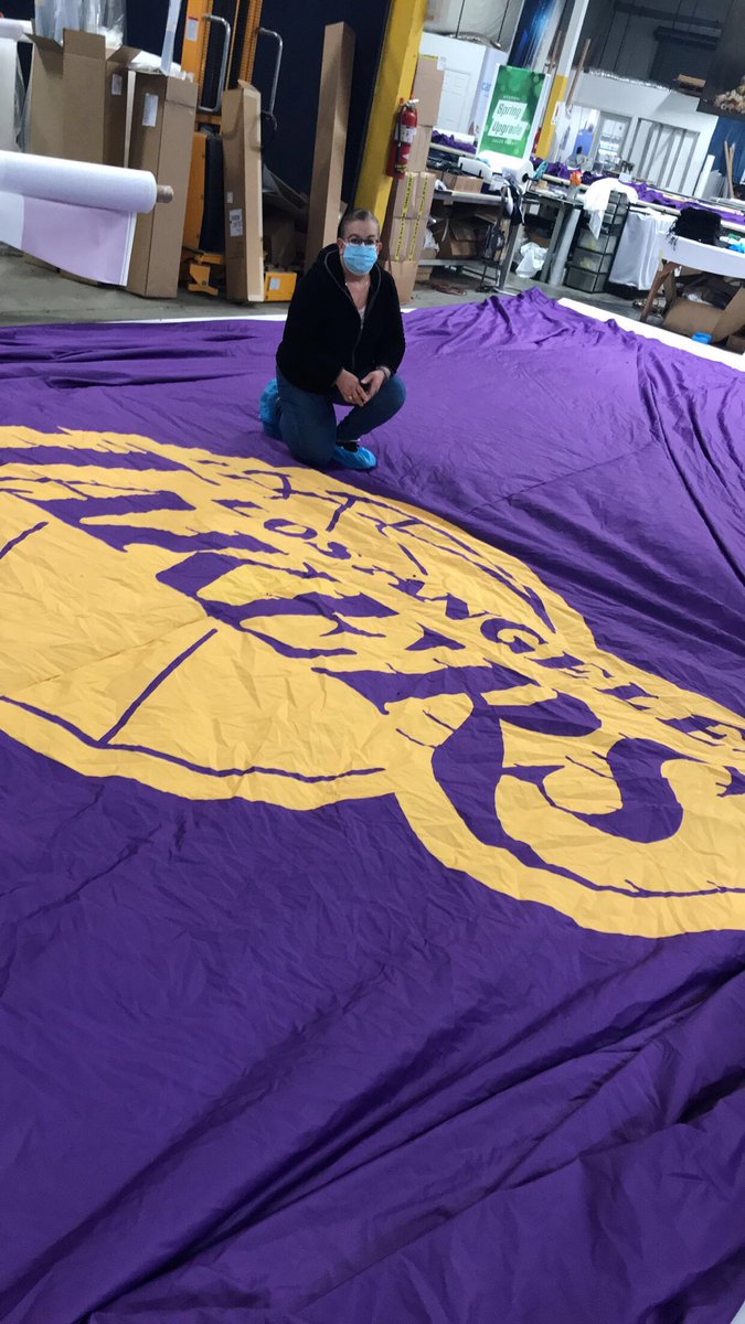 dro_yoyo's tweet photo. Hey #LakeShow Meet my mom whos been a lifelong Laker fan! She’s my family’s hero &amp; recently had the honor of working on banner #17! It’s my dream to take her to see the Lakers &amp; her work at Staples! Please help make this dream come true!RT for my mom!#lakers @Lakers 💜💛 https://t.co/SLAi3DYOiN