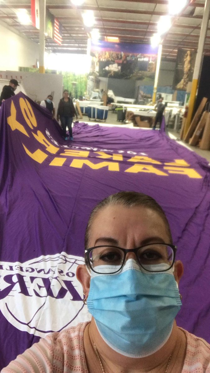 dro_yoyo's tweet photo. Hey #LakeShow Meet my mom whos been a lifelong Laker fan! She’s my family’s hero &amp; recently had the honor of working on banner #17! It’s my dream to take her to see the Lakers &amp; her work at Staples! Please help make this dream come true!RT for my mom!#lakers @Lakers 💜💛 https://t.co/SLAi3DYOiN