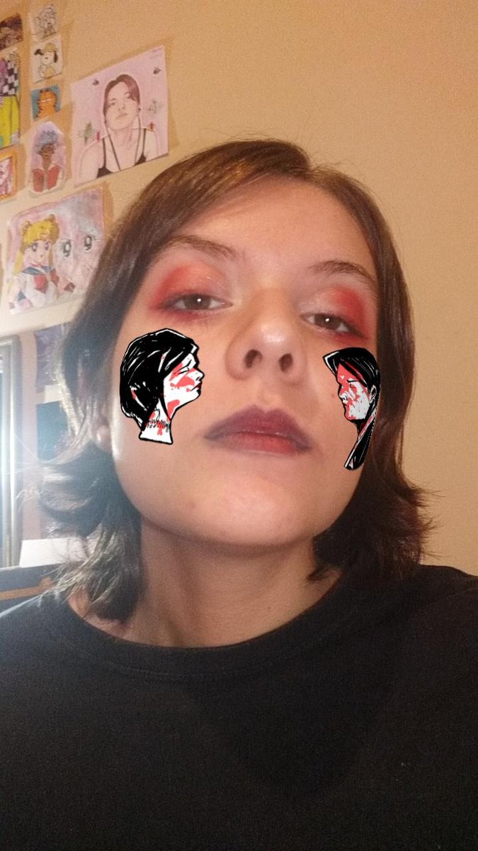criaturaestrela's tweet photo. maquiagem e desenho (antigos mas tá valendo) pro #TeamRevenge @TE4MREVENGE https://t.co/RFKw85JaFJ