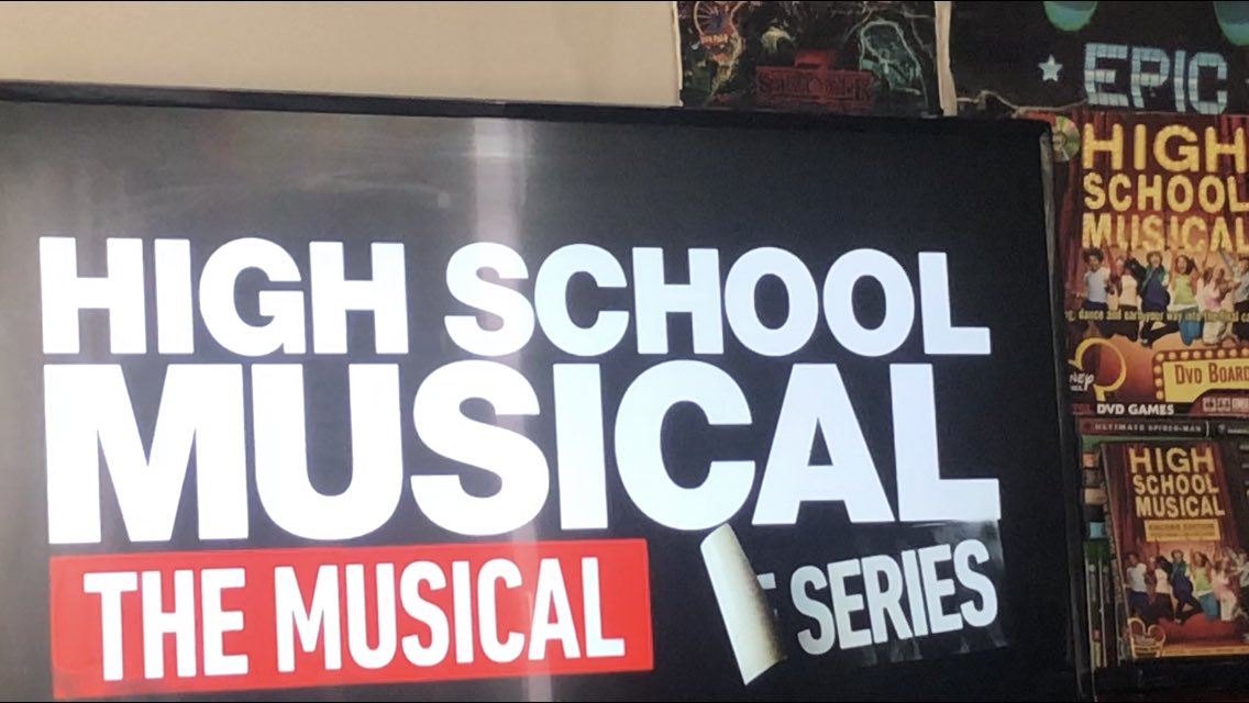 StrangerBoi101 tweet media