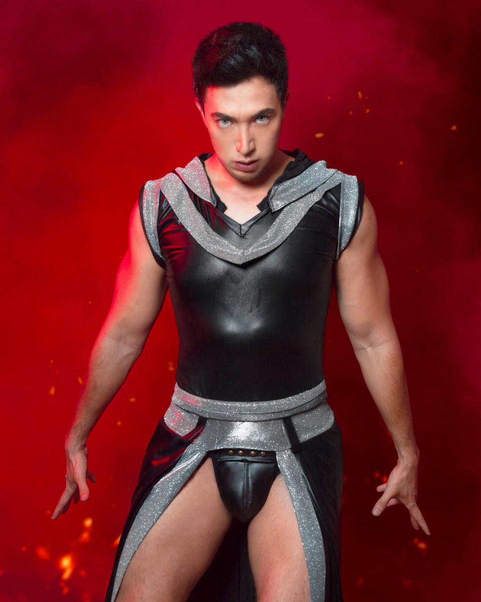 EivamOficial's tweet photo. La mejor manera de librarme de la tentación, es caer en ella... #EIVAM
Foto: Neptuno Aguedo https://t.co/zWHZyUWrwE #leather #Singer #Music #Cantante #AbraKadabra #Hot #Sexy #Sexyboy #cuero #brujos #fashionstyle https://t.co/wHnwUdsbKy