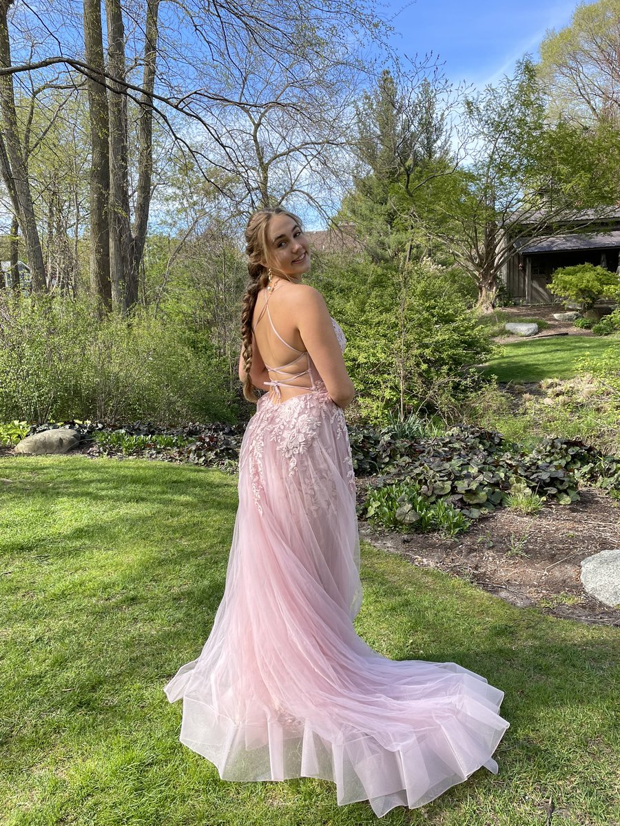 Have a great senior prom <a href="/Aj_ediger_bball/">AJ Ediger</a> ! 😘