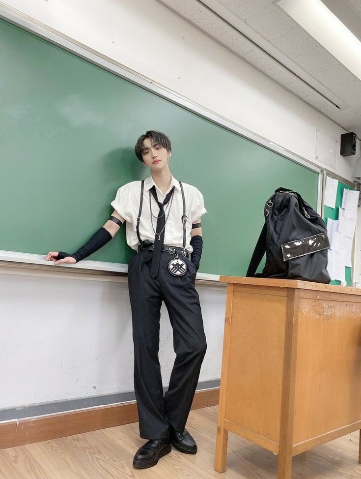 Park Seonghwa’s full body selcas in full screen- a thread