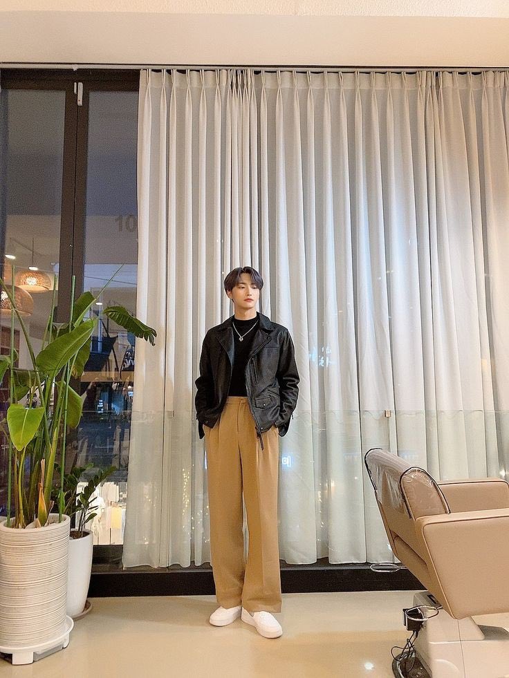 Park Seonghwa’s full body selcas in full screen- a thread