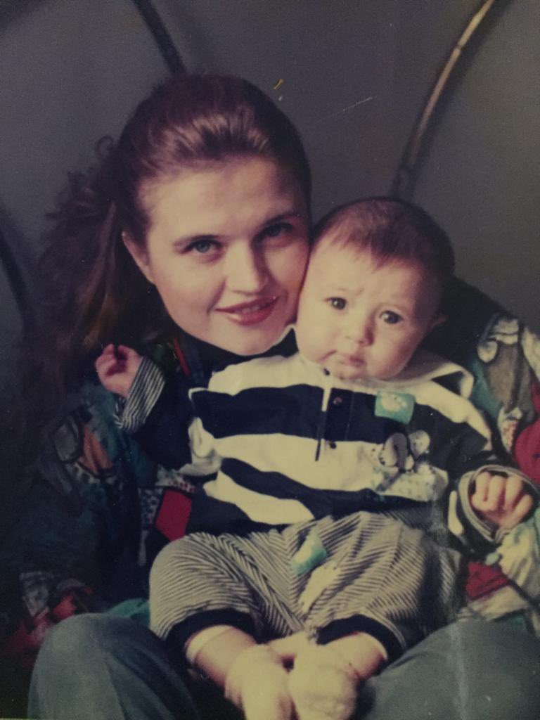emireedits's tweet photo. Anneler günün kutlu olsun Yücel Mommy, iyi ki varsın. 💞 @YOzicer https://t.co/JJeROEBzsa