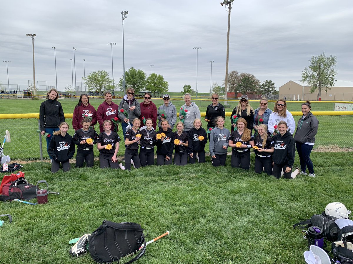 Camryn from our 14U (Happold) team sent a souvenir over the fence and Mari pitched 2 gems winning both and striking out 8. And in case of rain the MOMS were celebrated early with a rose and lots of smiles. They’re back in action tomorrow in bracket play. Good luck girls!! 🥎