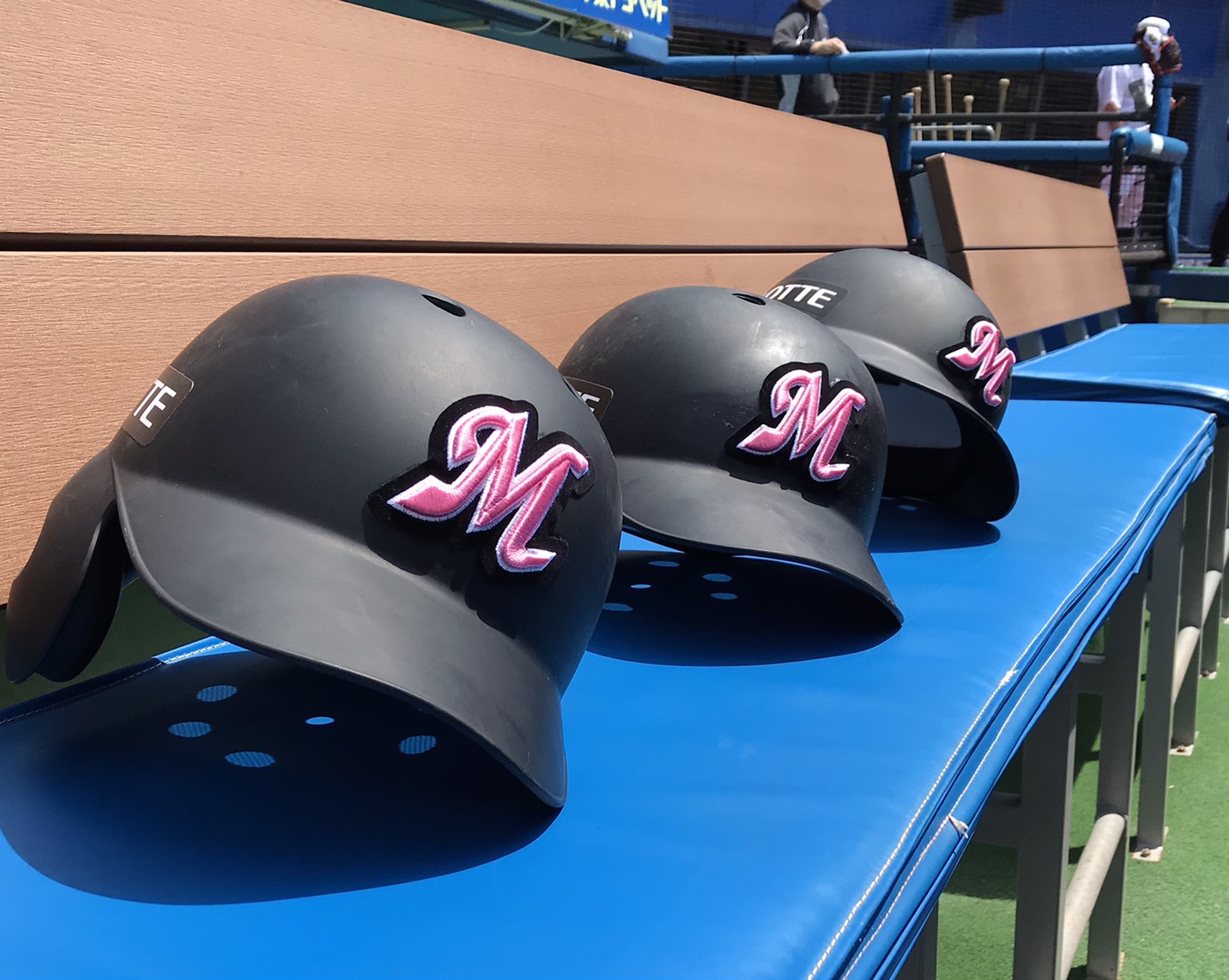 千葉ロッテ 実使用 直筆サイン入り ヘルメット NPB 【在庫処分セール