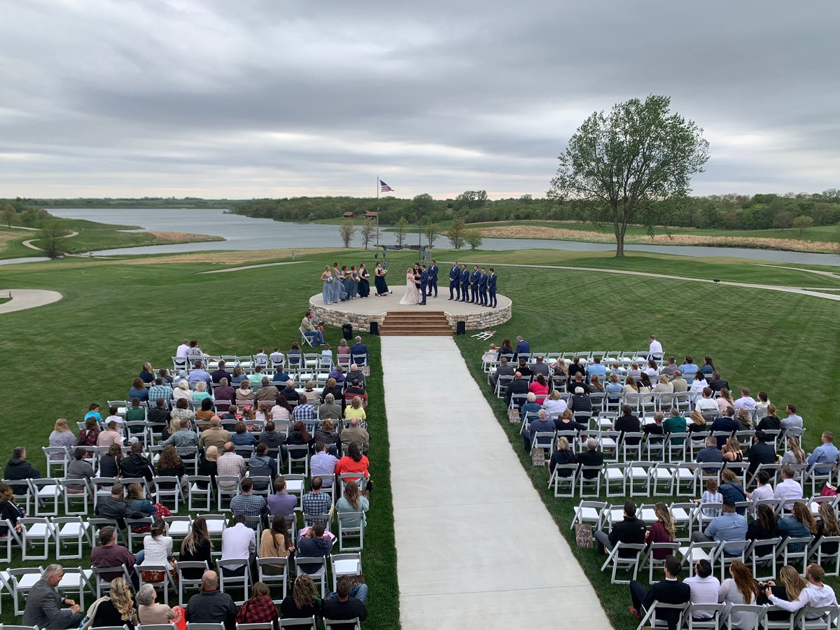 MozingoLake's tweet photo. So glad the weather held off for this stunning wedding ceremony this afternoon.💍🥰
Congratulations to the newlyweds! 
🤍🤍
#Mozingo #MozingoLake #MozingoEventCenter #MozingoLakeRecreationPark #VisitMozingo #MozingoWeddings #MozingoEvents #mozingo2021wedding #VisitMaryvilleMO https://t.co/CbnJqXAvHV