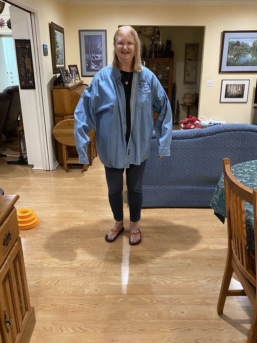 Roxannerlh's tweet photo. @ww_us Before and After This is my University of Texas at San Antonio shirt. The first shirt was from 2011 and the second fits me now. I’ve lost 64 pounds on WW. It’s been a long journey, but I’m grateful to be on maintenance and Lifetime WW once more. https://t.co/xDoOLwGuz1