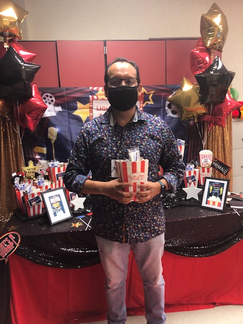Vines_AISD's tweet photo. We laid out the Red Carpet for our Teachers on this last day of Teacher Appreciation Week! Movie camera Popcorn๐ #VinesStrong #AldineAnywhere #TeacherAppreciationWeek https://t.co/lAqf4LLZcj