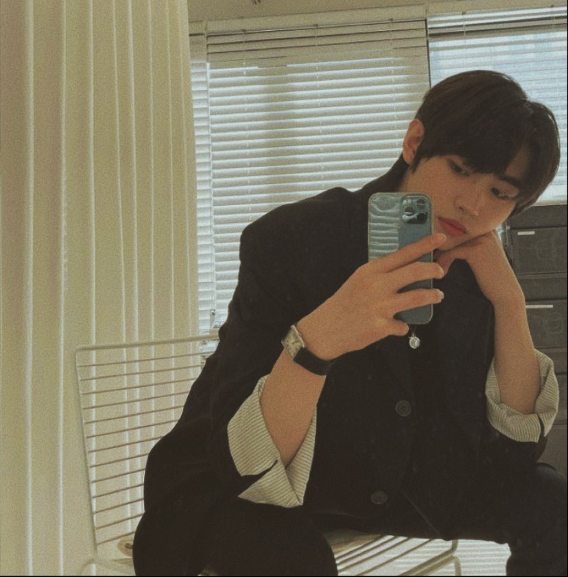 engenegrande's tweet photo. Mirror selca w/my favorite ice prince❄️ 

 #ENGENESelcaDay #ENHYPEN #ENSD #ENSDselcaday @ENHYPEN @ENHYPEN_members #SUNGHOON https://t.co/DWq4qvdZle