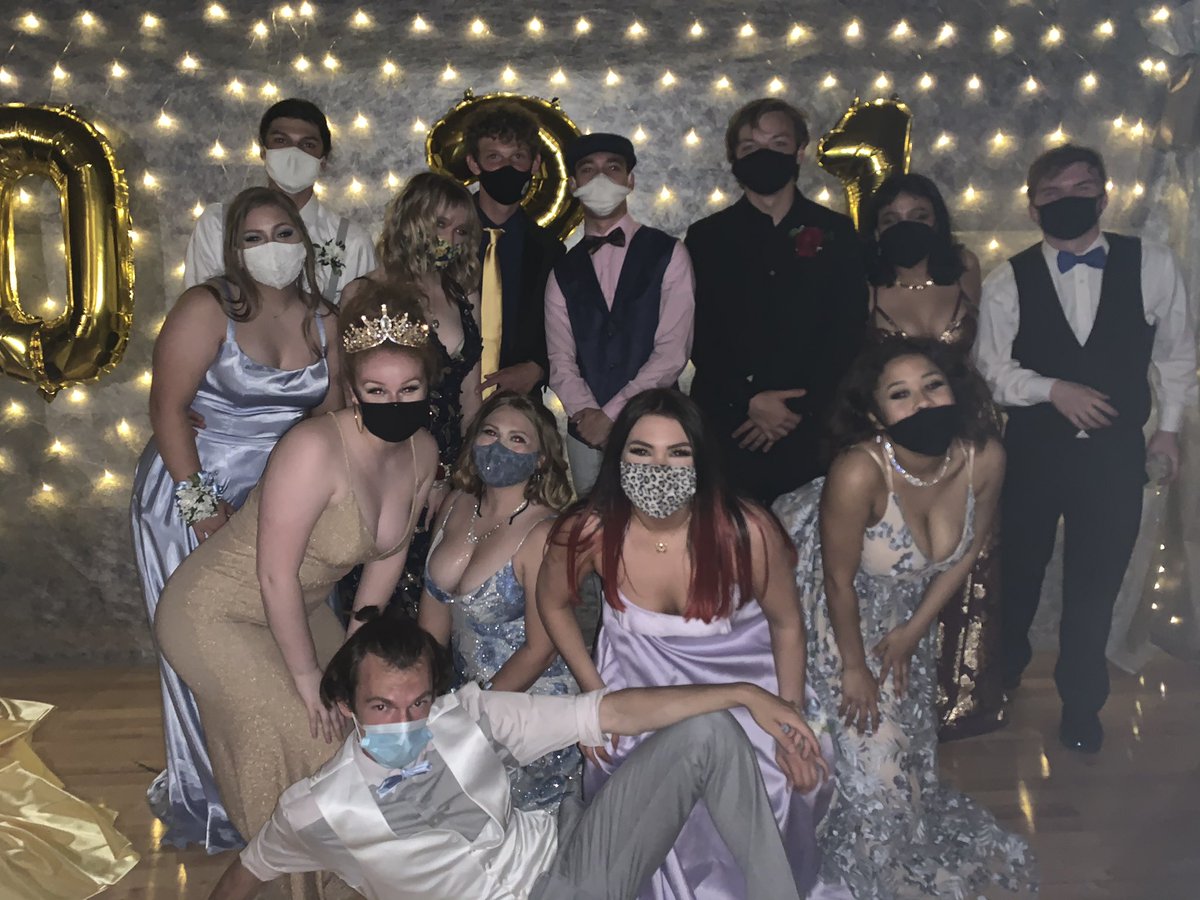 These kids are having a great time here at #prom2021