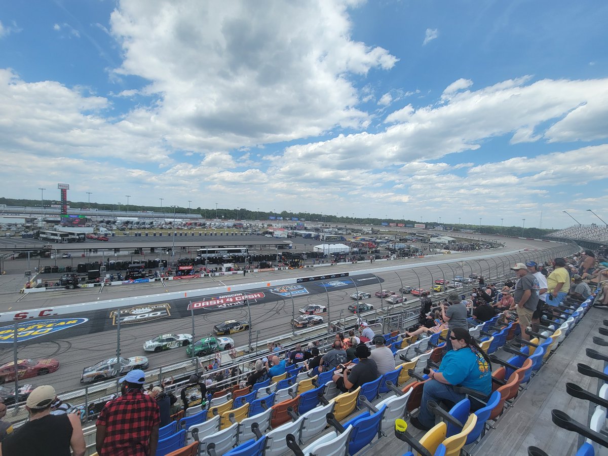 SandyVance_8's tweet photo. Race weekend #4! 🏁#darlington #darlingtonraceway #ladyinblack #XfinitySeries https://t.co/URYulSEWqc