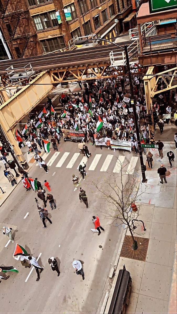 Rifff33's tweet photo. Today, we shut down the streets of Chicago to stand with our Palestinian brother and sisters in Jerusalem facing land theft and zionist violence.  #SaveSheikhJarrah https://t.co/jHVokq2RY6