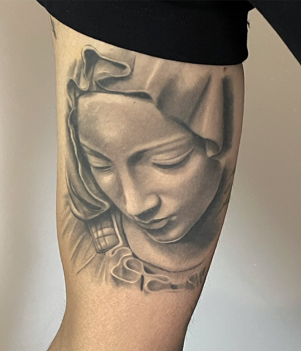 FabianMurillo2's tweet photo. Ya cicatrizado, citas y cotizaciones por este medio o al 3312832831 https://t.co/Y2TIj0PAwk 🔥🔥🔥🔥🔥🔥using @silverbackink @cheyenne_tattooequipment  #clean #cleantattoos #tattoolife #ink #tatuajes #zapopan #zapopancentro #pridetattoozapopan  #art #mchc #gdl #tacsciences https://t.co/o5K0LfooF8
