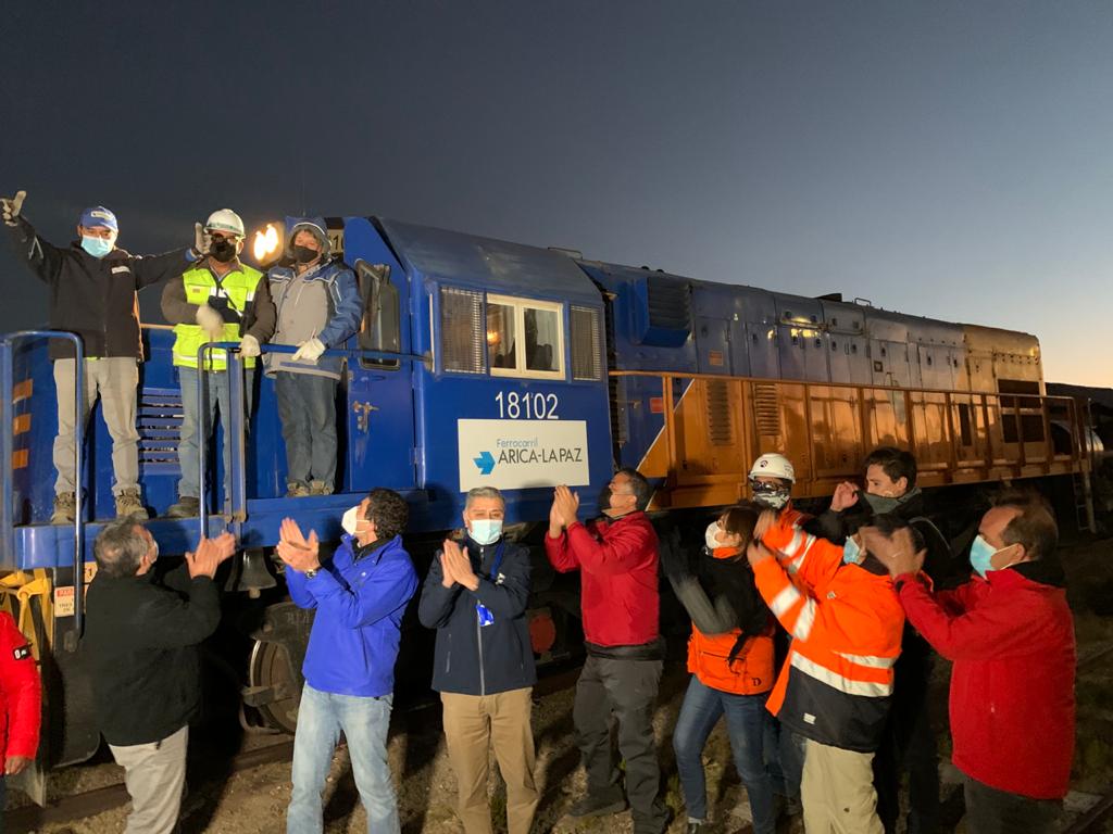 PortalPortuario's tweet photo. Tren de pruebas de FCALP completa tramo chileno tras dos días de viaje - https://t.co/3EbWUt6Nyx #Arica #LaPaz #Chile #Bolivia #FCALP https://t.co/yHOPLAMmEt
