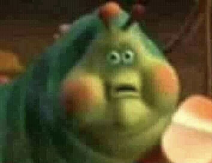 Cuando estornudas a las 3 am y tu peluche dice “salud”.