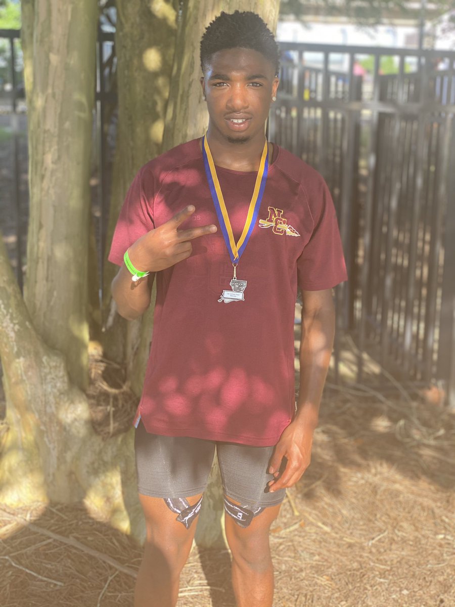 CentralLATrack's tweet photo. Braylin Demars places 2nd in the LHSAA State Championships and lowered the school record with a new personal best of 47.5 moving him up to #14 on the national high school list! https://t.co/m3vj9uZWzQ