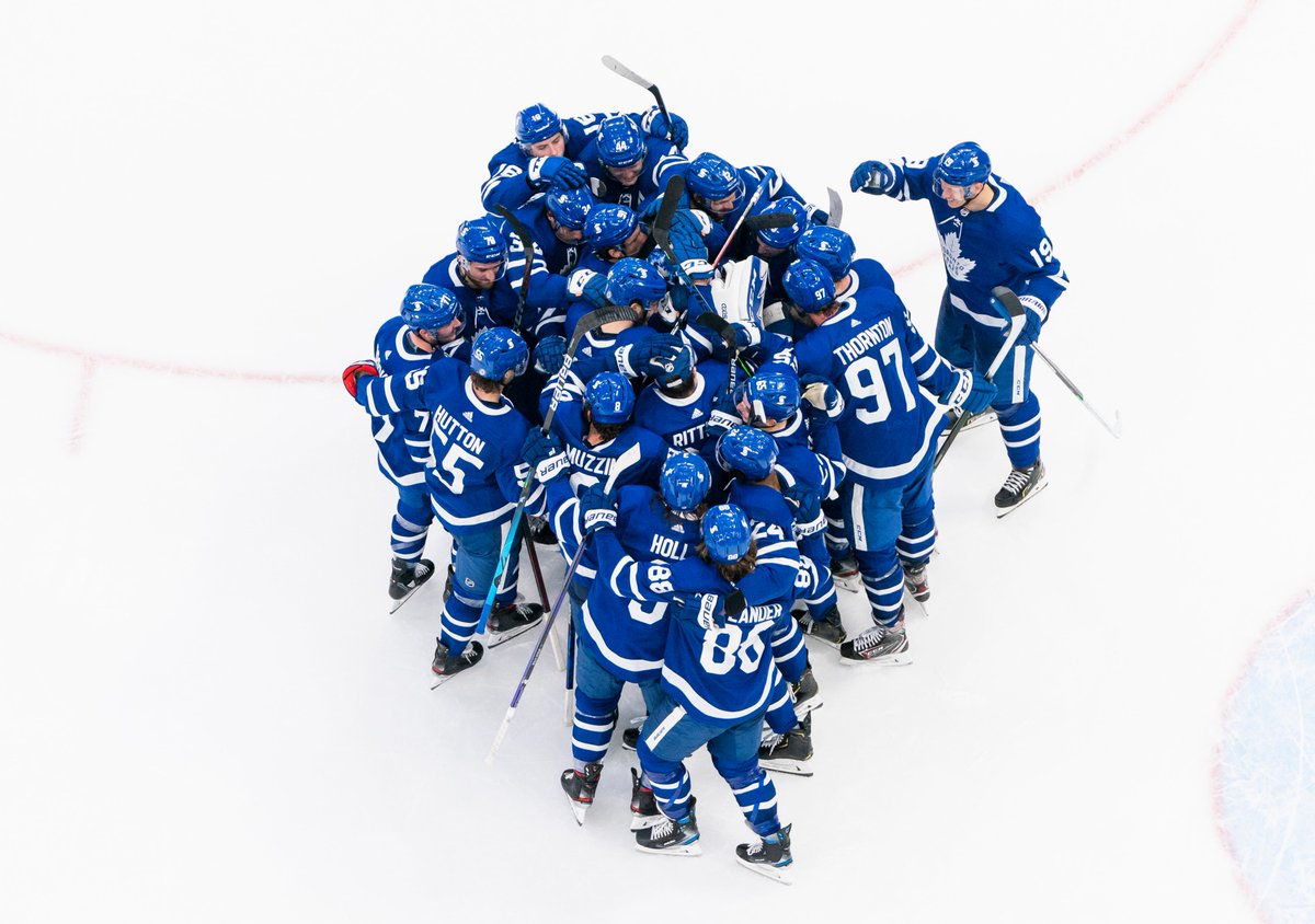 MapleLeafs's tweet photo. This team. This City 💙

#LeafsForever https://t.co/dLhu2GosnR
