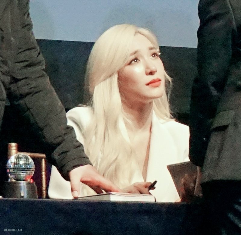 hourly tiffany (@hourlytiffanys) on Twitter photo 