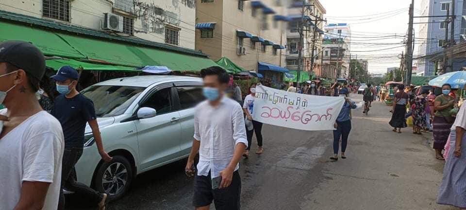 ppkx26's tweet photo. Morning strike by anti-regime protesters in Hlaing, Yangon today.
#WhatsHappeningInMyanmar #NoFlyZonelnMyanmar #May9Coup https://t.co/UKUFHeUeTy