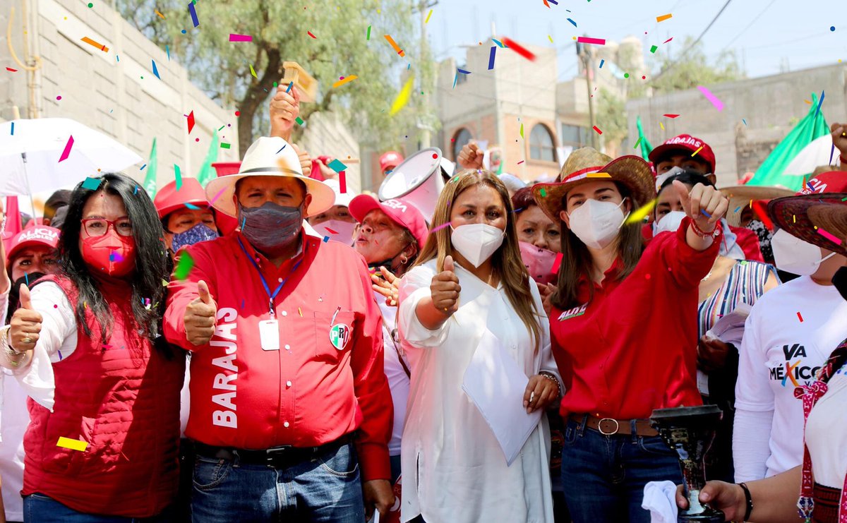 Jorge_ARobles's tweet photo. Estamos cada vez más cerca de ganar un proyecto para Milpa Alta.
El apoyo en todos los pueblos es contundente.
#VaPorMilpaAlta #VaPorTecómitl  #6Junio2021 #VamosAGanar
#AliciaRoblesAcevedo 
#ElCambioEsImparable https://t.co/NMt4XP6GgE