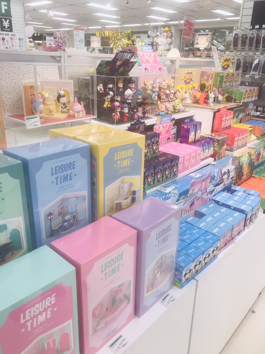 東急ハンズ新宿店 さんの売り場👀 引き続き沢山の商品を販売いただいて