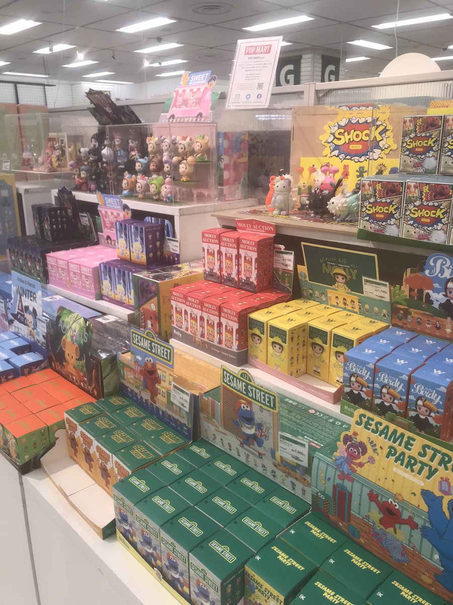 東急ハンズ新宿店 さんの売り場👀 引き続き沢山の商品を販売いただいて
