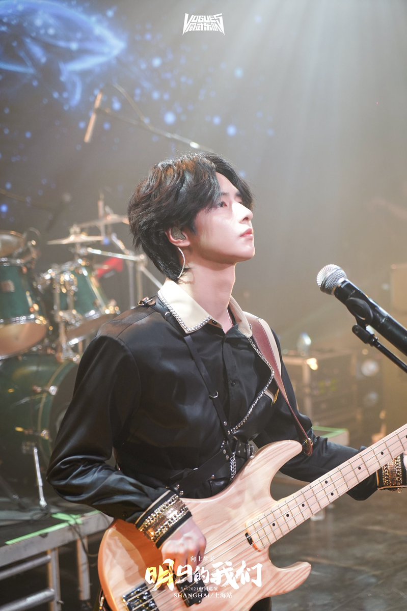 VOGUE5_'s tweet photo. #VOGUE5 威武乐队「2021向上生长 明日的我们」中国巡演上海站[威武]
用音乐承载希望与梦想❤
️用舞台回馈爱意和期待🎁
#明日的我们巡演 中国巡演 上海站圆满结束🎉感谢小五们的到来，听VOGUE5叙述音乐梦想。下一站继续，和VOGUE5一起火力全开🔥 https://t.co/PplxFR6nIz