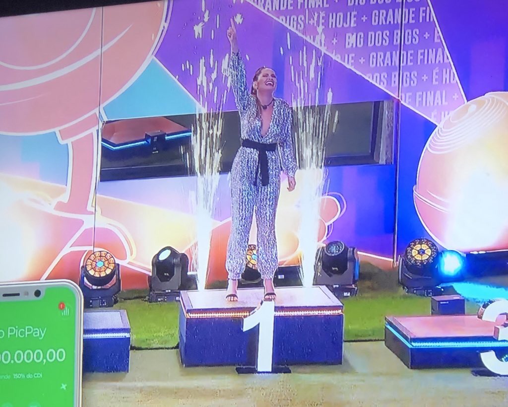 BBBcomaRe's tweet photo. E MILIONÁRIA , E FAMOSA , E 27 MILHÕES E ELA É O MOMENTO 

TUDO PRA MIM !!! 

#BBB101 l Viih tube l vitube l nem o Gil l basculho l Juliette e Lucas l Mamacita l Esse 101 l 101 COM JULIETTE l Nego Di l Probosta https://t.co/b7dvsbQ8LE