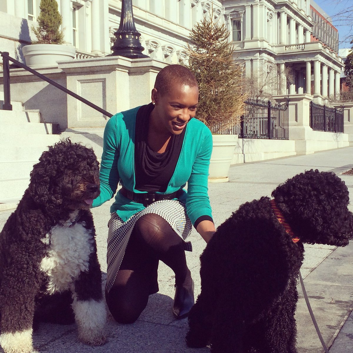 ClaudiaLGordon's tweet image. Rest In Peace across the Rainbow Bridge sweet #Bo🐾 Heartfelt condolences to @BarackObama,  @MichelleObama, Sasha + Malia. #FirstDogs #Obama44