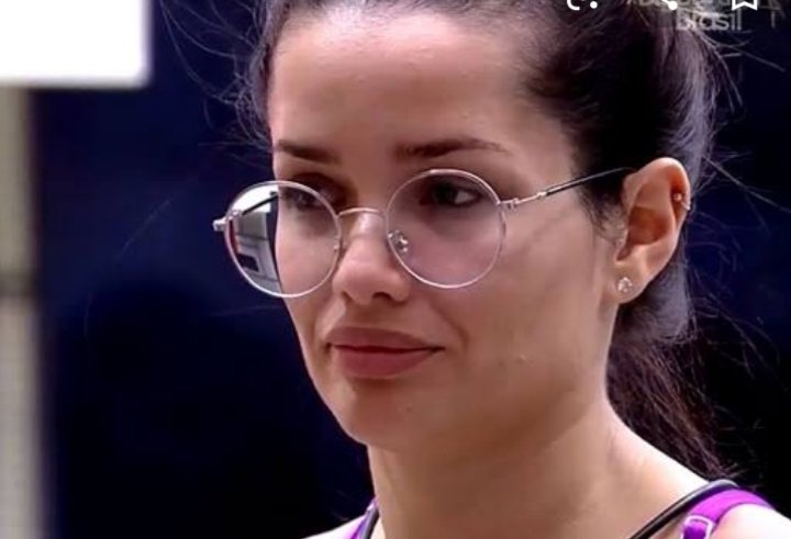 Autenticada_'s tweet photo. @AliensAngel3 Sarah com inveja ?? Kk Pelo amor, Juliete só é bonita arrumada, sem maquiagem tem a cara envelhecida. Fora os procedimentos estéticos que fez no corpo kk https://t.co/D6INzbcySy