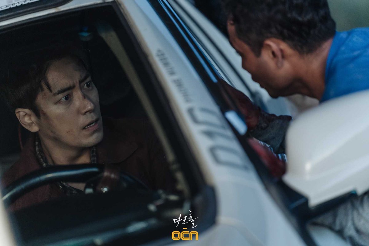 About_LJunHyuk's tweet photo. #DarkHole still cuts for ep 3 

#LeeJoonHyuk #이준혁 #다크홀 #KimOkBin #김옥빈

https://t.co/gleSSCGioI https://t.co/LNJhpeZXIC