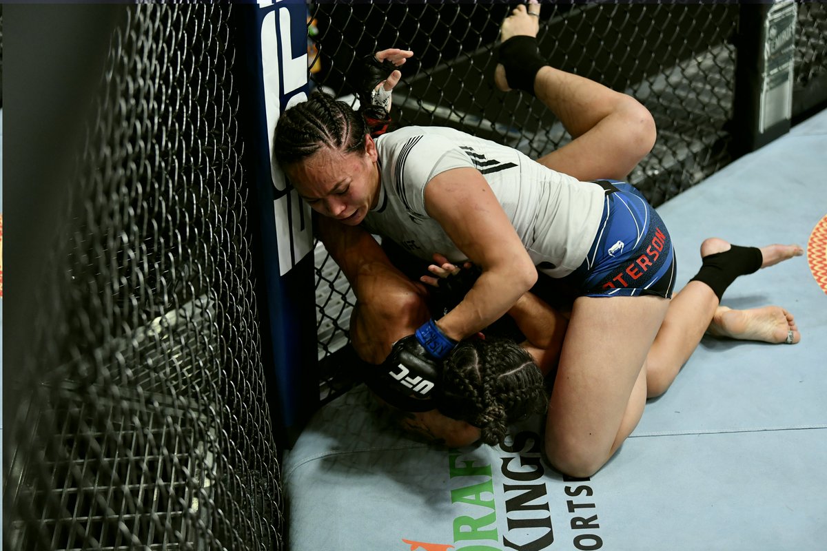 Waterson responds with a takedown and control! π’
π What are your scorecards heading into the fifth? #UFCVegas26 https://t.co/SvDTzARLbn