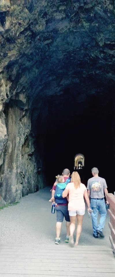 @live4sights @journiesofalife @suzytheexplorer @GreyToken @Maritelcostales @HarryWatson63 @Giselleinmotion @ExpressionsSA @travelingmitch @SojkaAnn Located in Hope, B.C. are a series of historic train tunnels & bridges, geological wonders, cut through solid granite walls that pass over B.C's wild Coquihalla River. The Othello Tunnels, are part of Canada's @TheGreatTrail 

#MayIRecommendA2Z
 'H' hiking in Hope 🍁