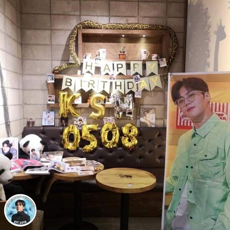 kimseonho_ph's tweet photo. 📢 ANNOUNCEMENT 📢

TODAY'S CUPSLEEVE EVENT IN METRO MANILA

Only Zoo Café will have the freebies. Juice Cubi has ran out of stocks of freebies yesterday. We thank you for your understanding and the overwhelming response at MOA yesterday. Starts at 1PM.◡̈ 

Happy moms day! 💚 https://t.co/UAhSe5nTP9