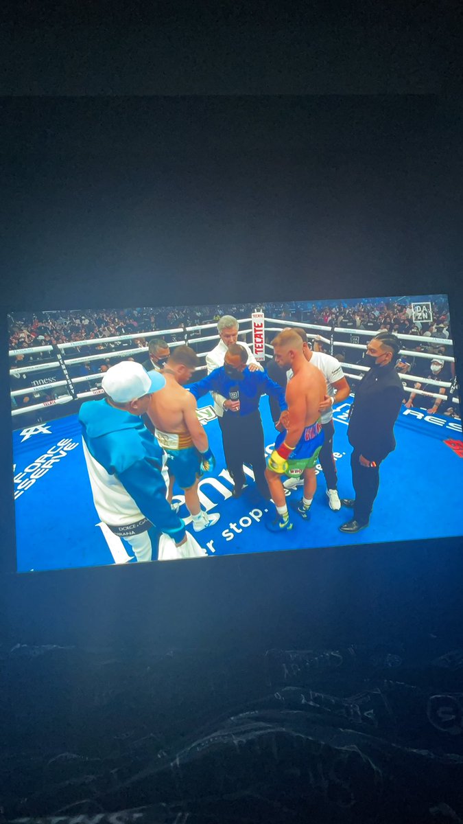 joshAVFCjay's tweet image. Come on @bjsaunders_ 👊🏽🥊🇬🇧 #CanelovsSaunders